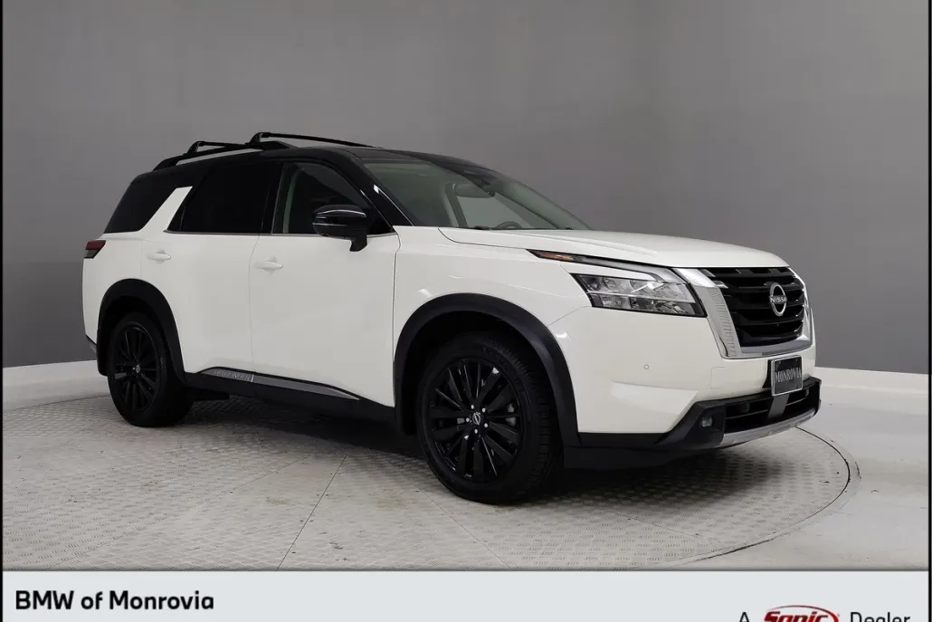 2022 Nissan Pathfinder Platinum photo 1