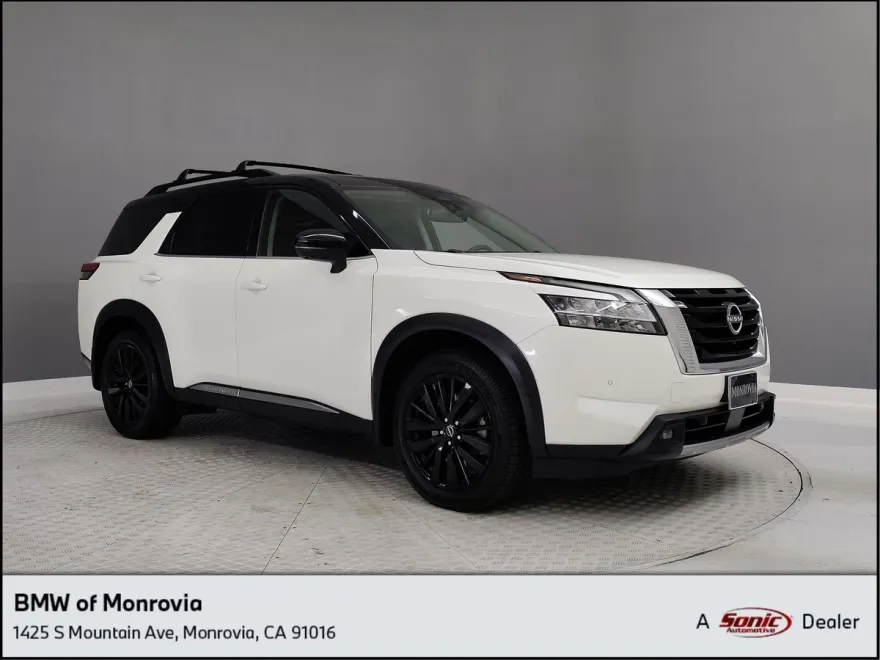 2022 Nissan Pathfinder Platinum photo 1