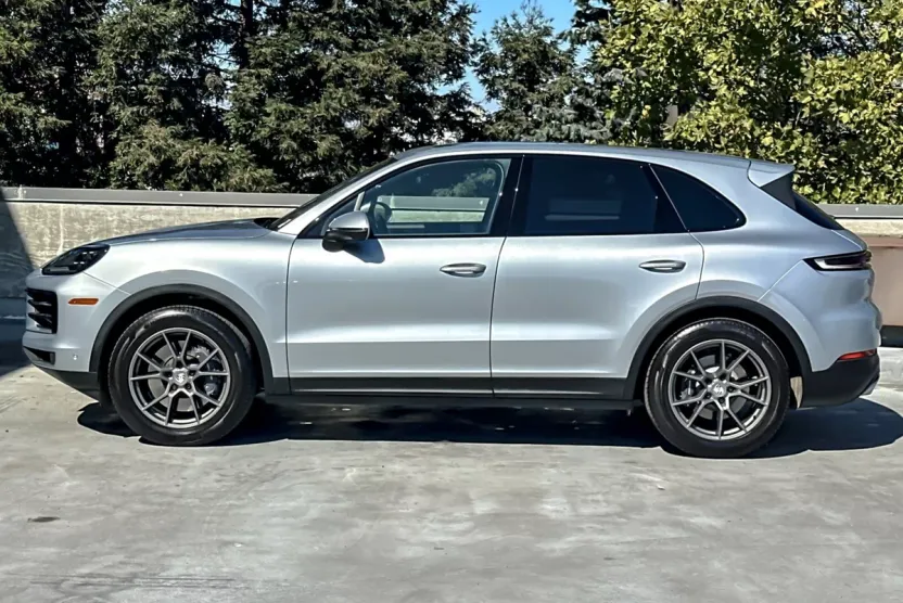 2025 Porsche Cayenne photo 1
