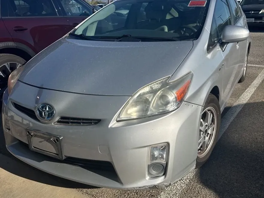 2010 Toyota Prius Three photo 1