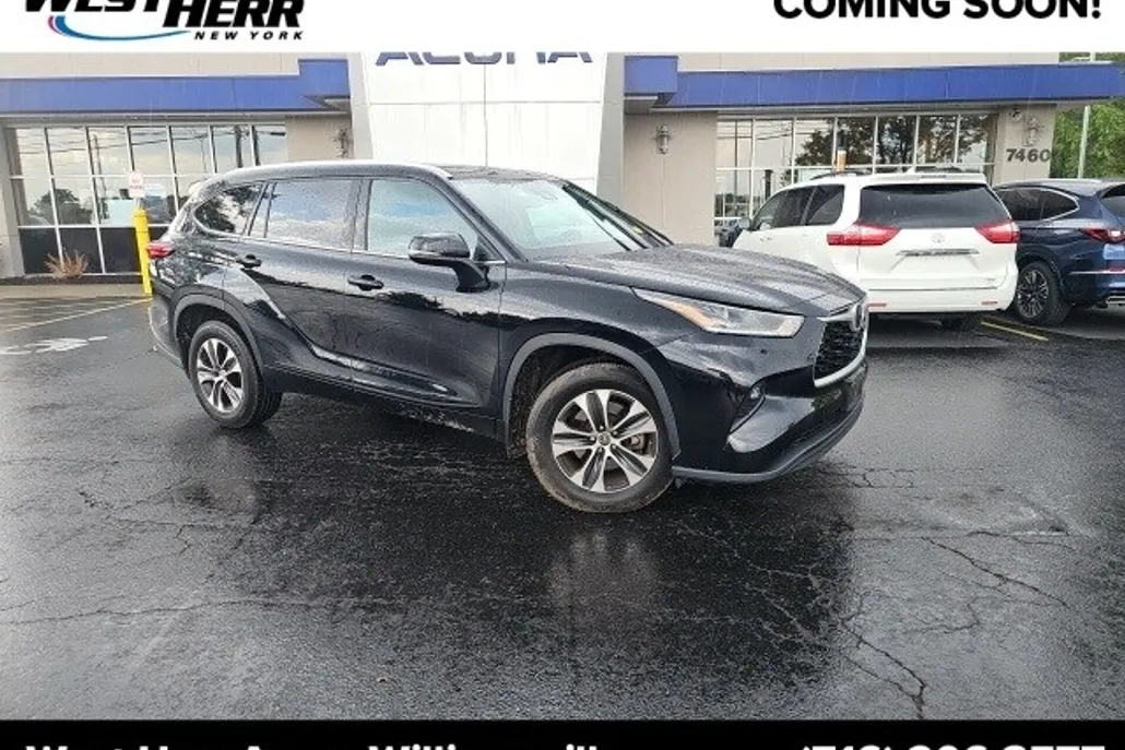 2021 Toyota Highlander XLE photo 1
