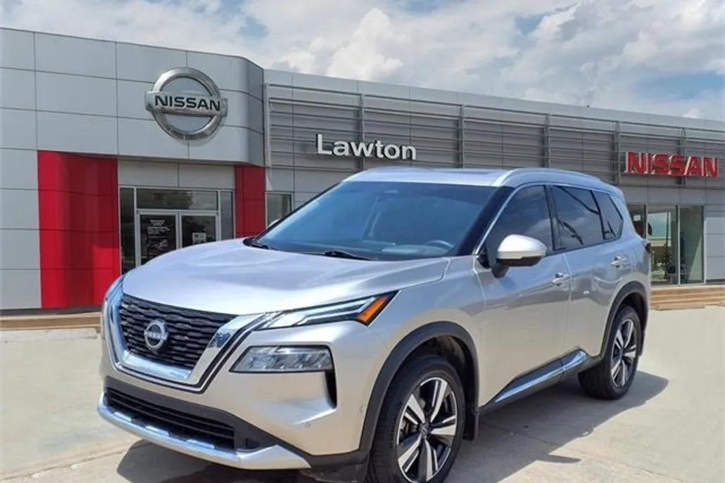 2023 Nissan Rogue Platinum photo 1