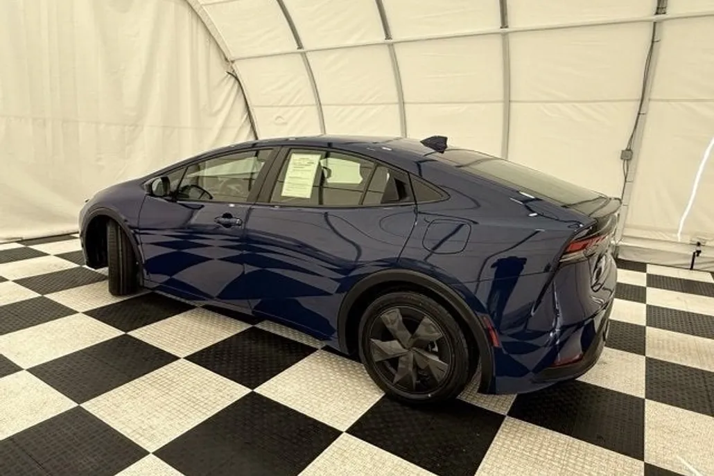 2024 Toyota Prius LE photo 1