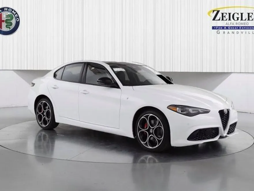 2024 Alfa Romeo Giulia Ti photo 1