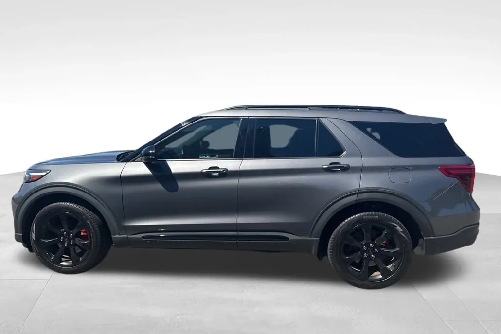 2023 Ford Explorer ST photo 1