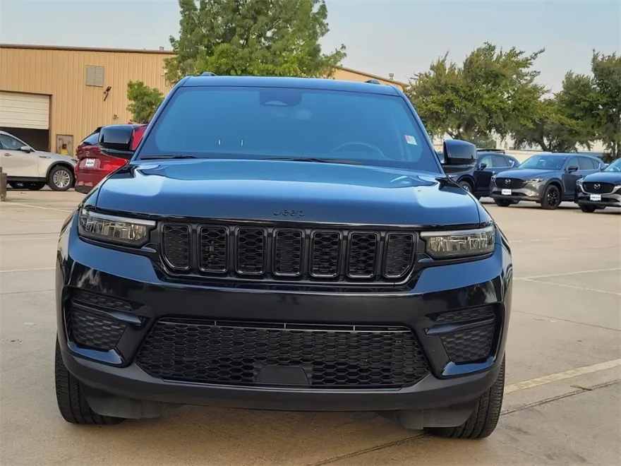 2022 Jeep Grand Cherokee Laredo photo 1