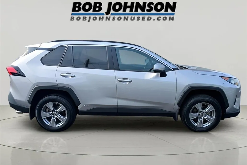 2022 Toyota RAV4 Hybrid LE photo 1