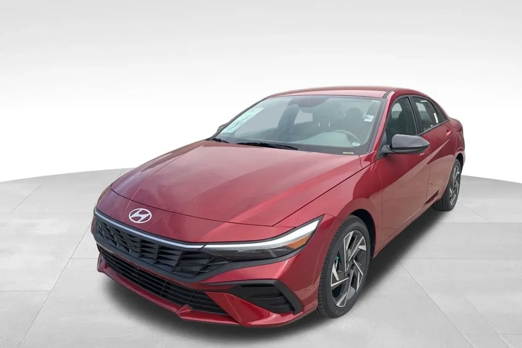 2025 Hyundai Elantra SEL Sport photo 1