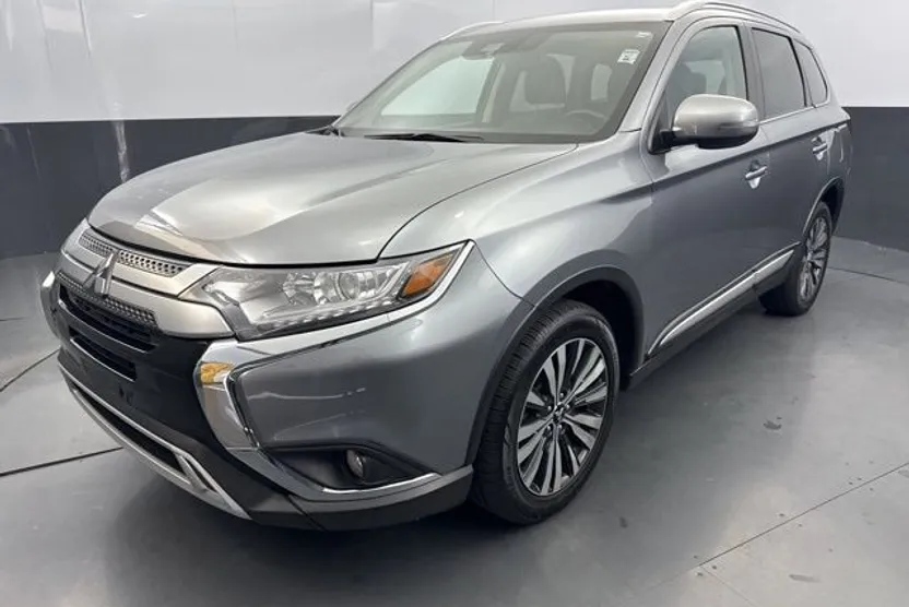 2020 Mitsubishi Outlander SEL photo 1
