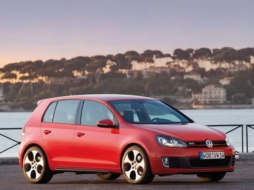 2011 Volkswagen Golf GTI Base photo 1