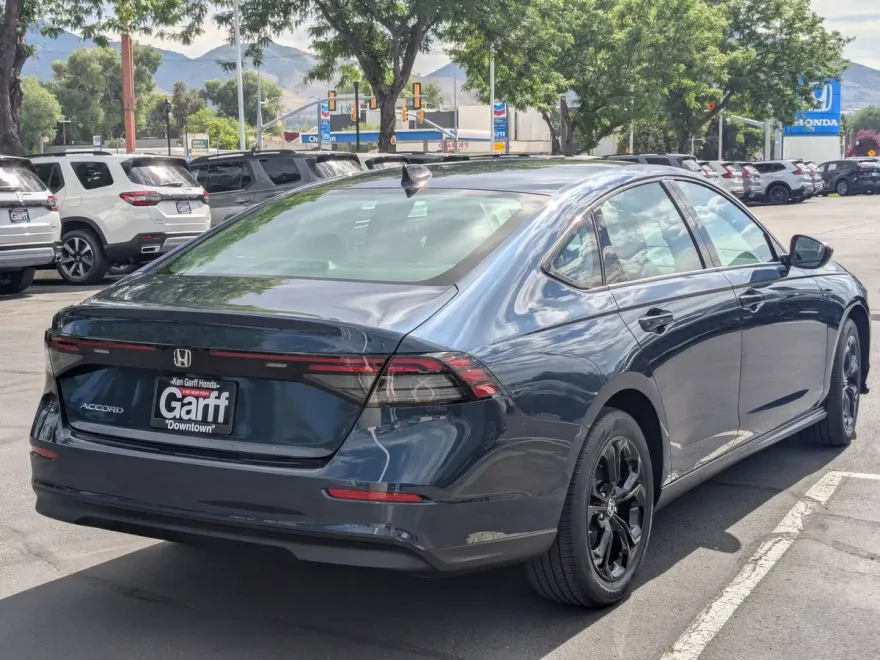 2025 Honda Accord SE photo 1