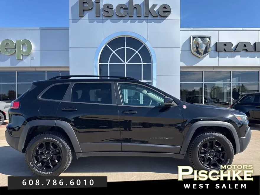 2023 Jeep Cherokee Trailhawk photo 1
