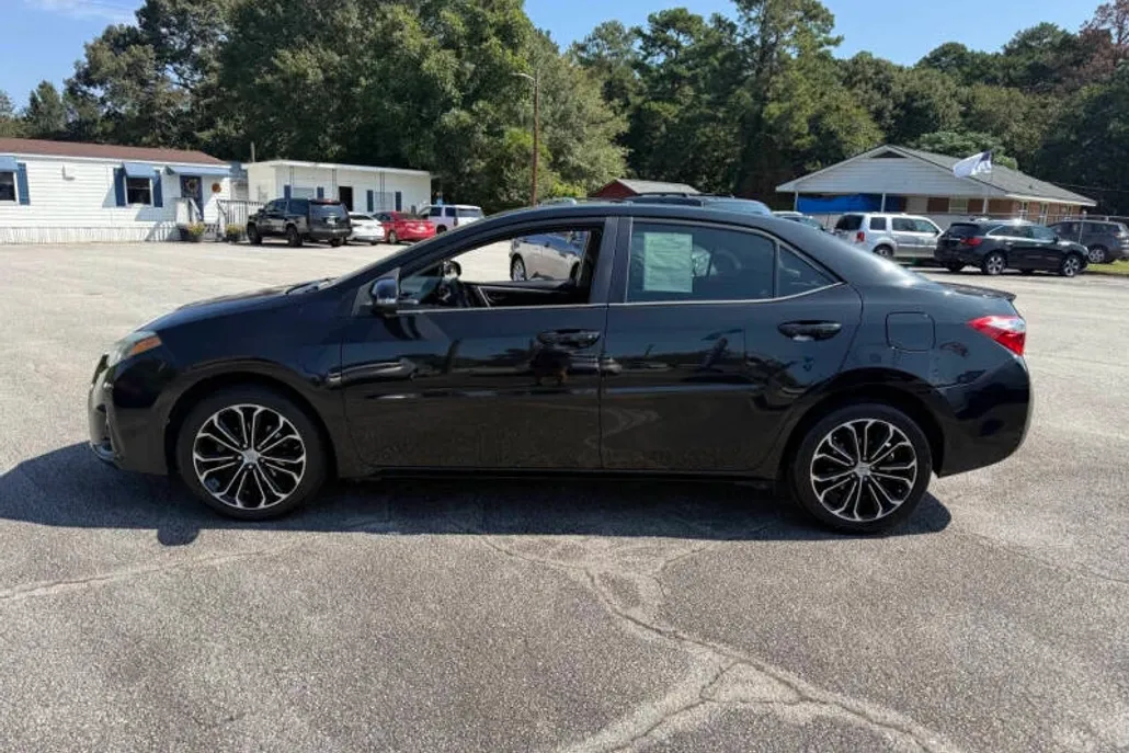 2015 Toyota Corolla S Premium photo 1