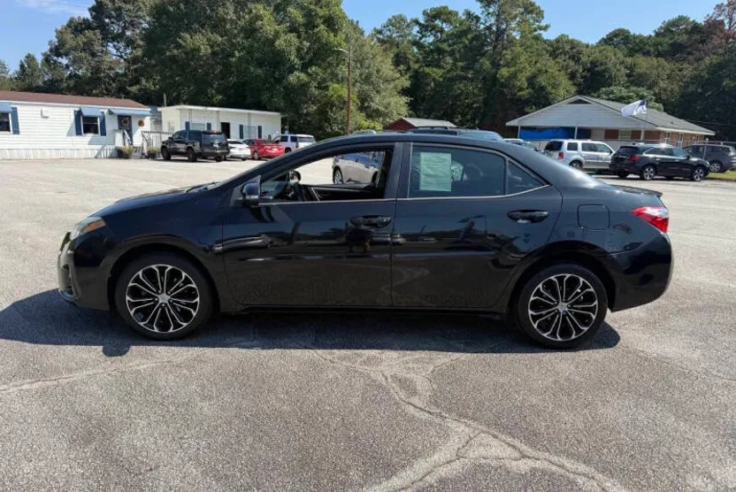 2015 Toyota Corolla S Premium photo 1