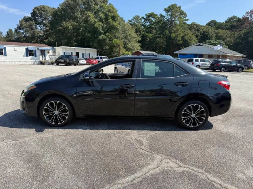 2015 Toyota Corolla S Premium photo 1