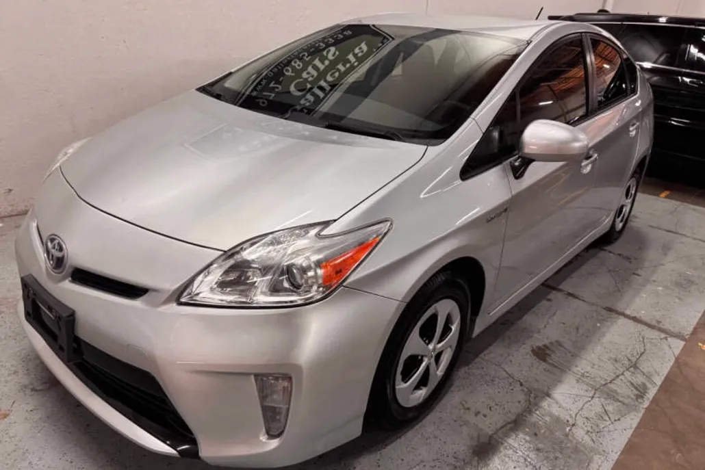 2014 Toyota Prius Two photo 1