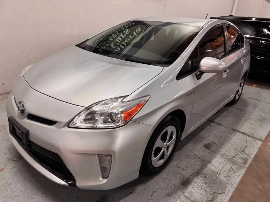 2014 Toyota Prius Two photo 1