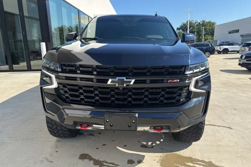 2023 Chevrolet Suburban Z71 photo 1