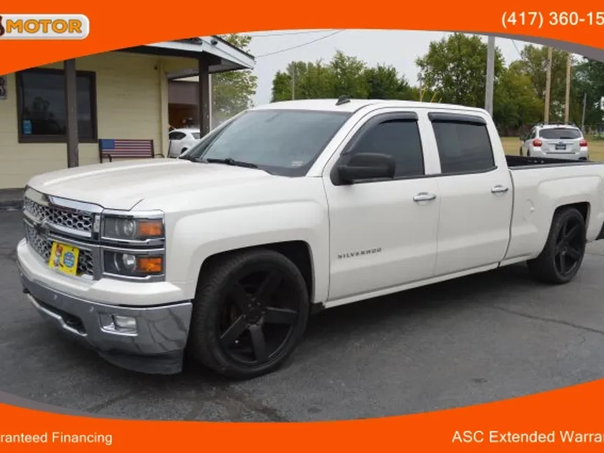 2017 Chevrolet Silverado LT photo 1