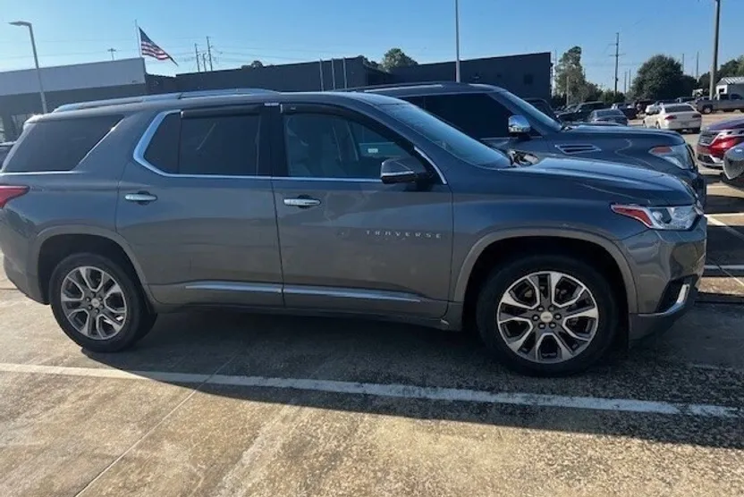 2020 Chevrolet Traverse Premier photo 1