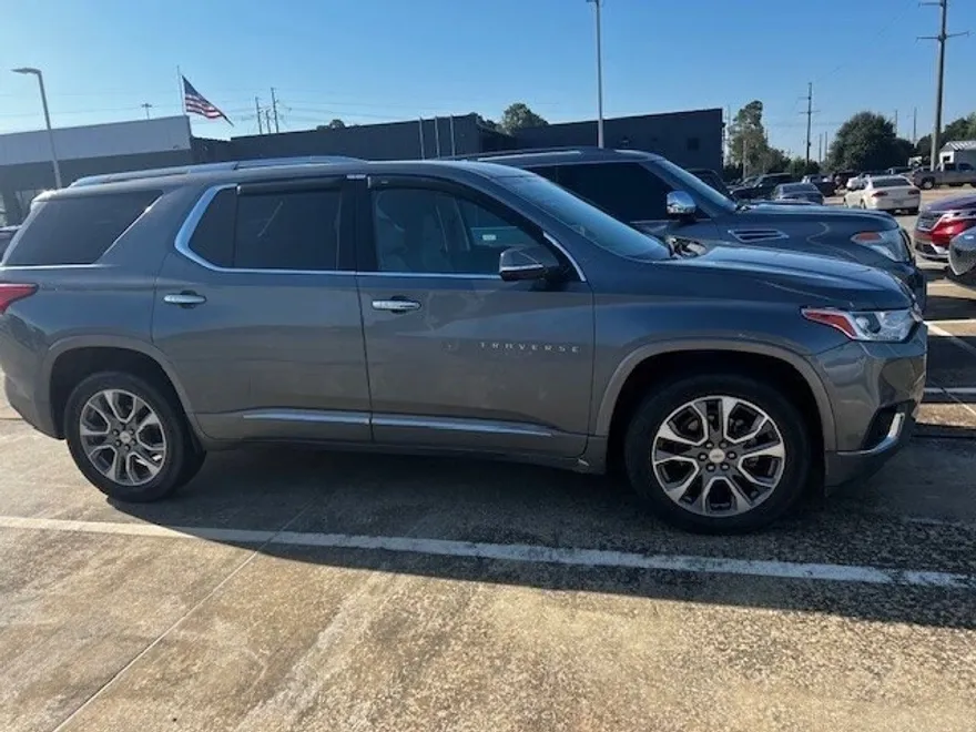 2020 Chevrolet Traverse Premier photo 1