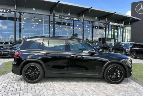 2025 Mercedes Benz GLB 35 AMG 4MATIC photo 3