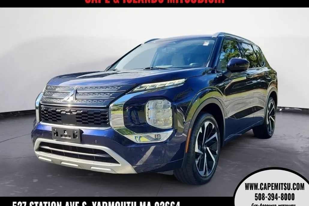 2023 Mitsubishi Outlander SEL photo 1