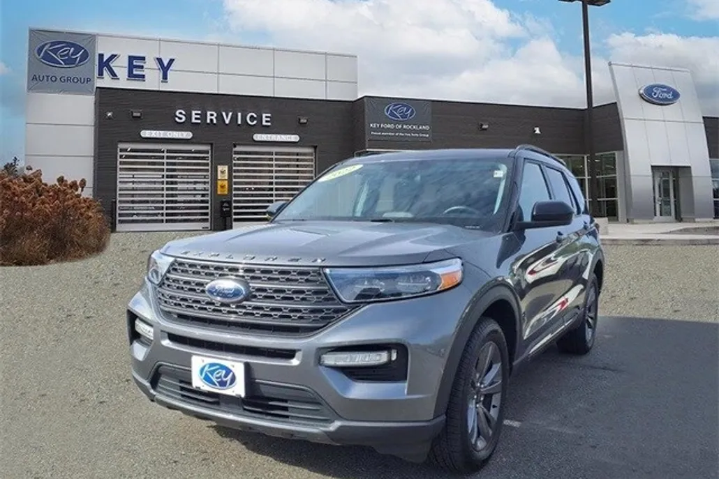 2022 Ford Explorer XLT photo 1