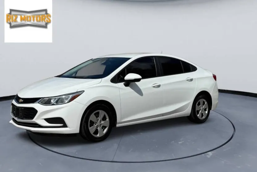 2017 Chevrolet Cruze LS photo 1