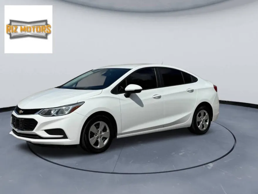2017 Chevrolet Cruze LS photo 1