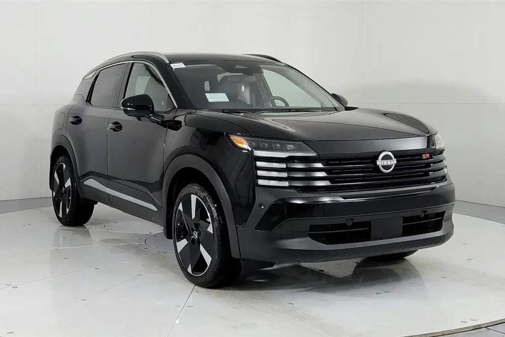 2025 Nissan Kicks SR photo 1