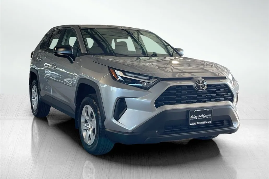 2024 Toyota RAV4 LE photo 1