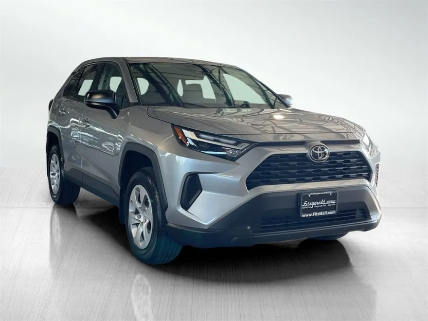 2024 Toyota RAV4 LE photo 1