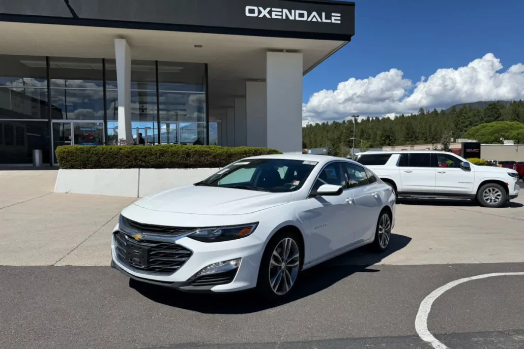 2023 Chevrolet Malibu 1LT photo 1
