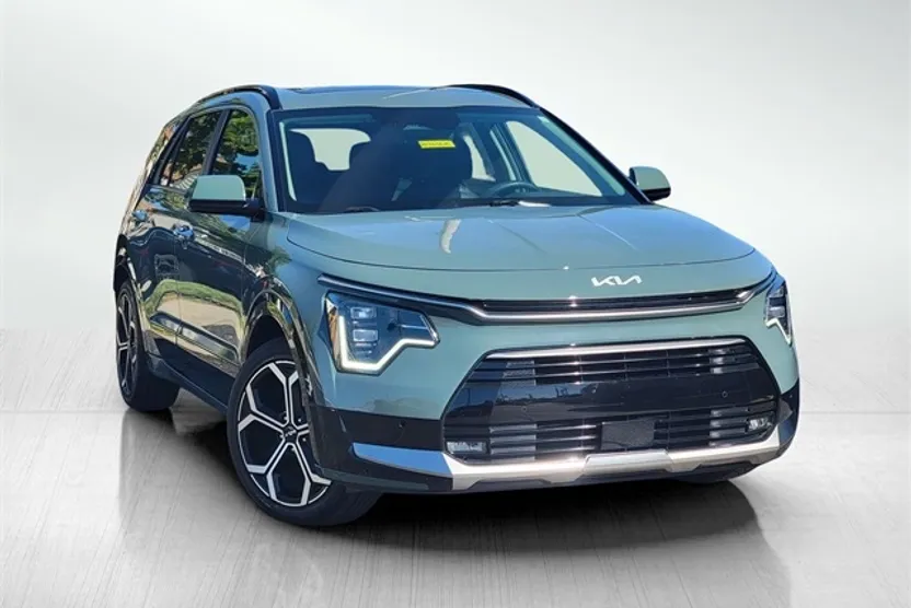 2023 Kia Niro SX Touring photo 1