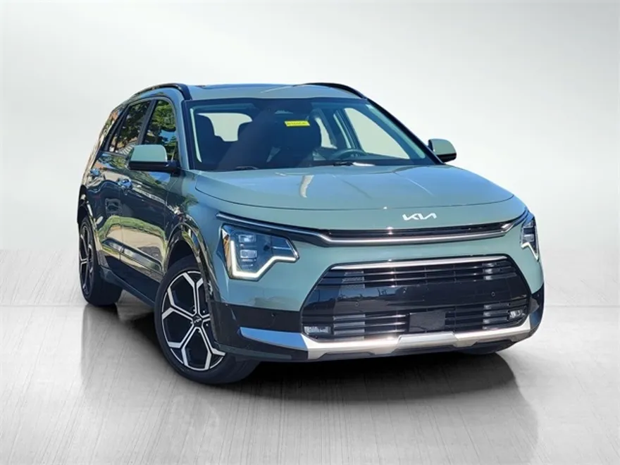 2023 Kia Niro SX Touring photo 1