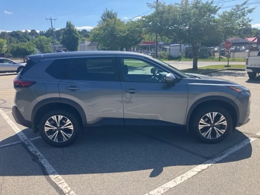 2023 Nissan Rogue SV photo 1