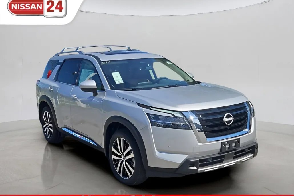 2025 Nissan Pathfinder Platinum photo 1