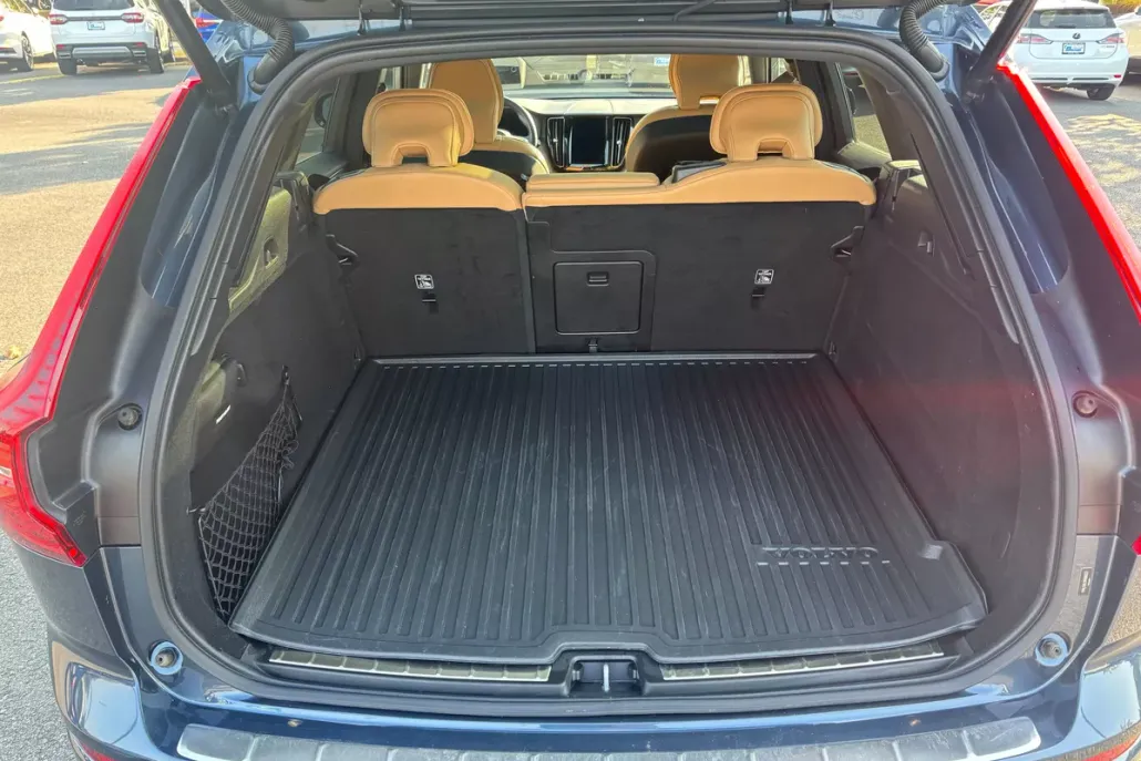 2022 Volvo XC60 B5 Inscription photo 1