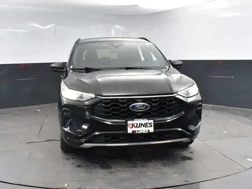 2023 Ford Escape ST-Line photo 1