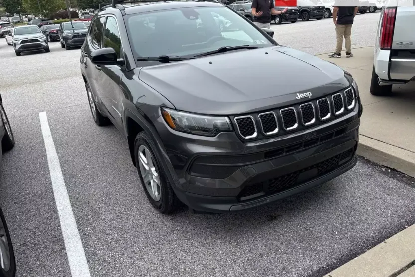 2023 Jeep Compass Sport photo 1