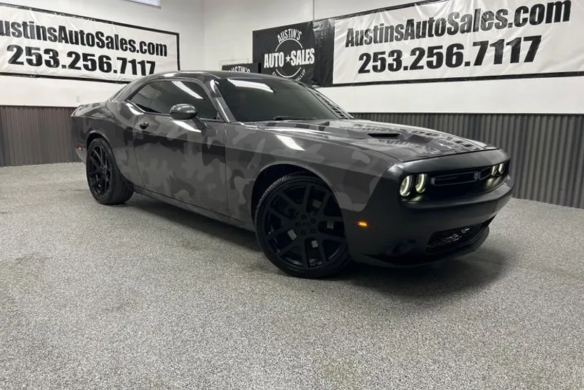 2016 Dodge Challenger SXT photo 1