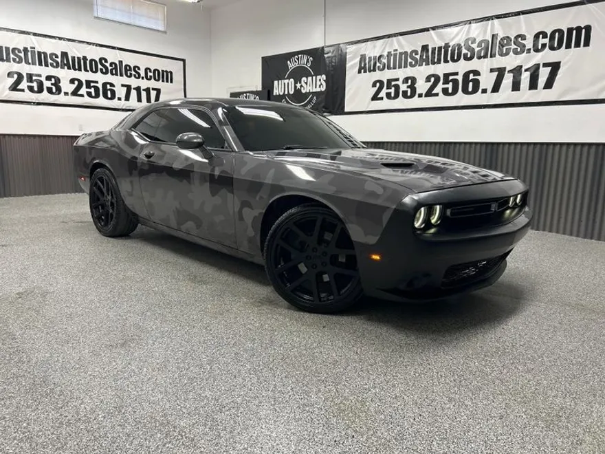 2016 Dodge Challenger SXT photo 1