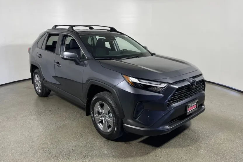 2025 Toyota RAV4 Hybrid LE photo 1