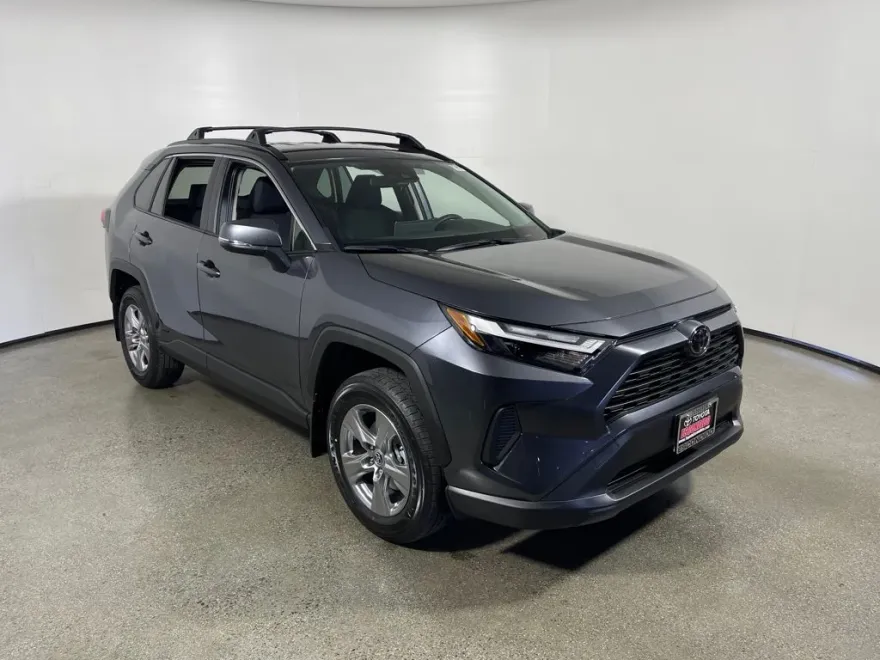 2025 Toyota RAV4 Hybrid LE photo 1