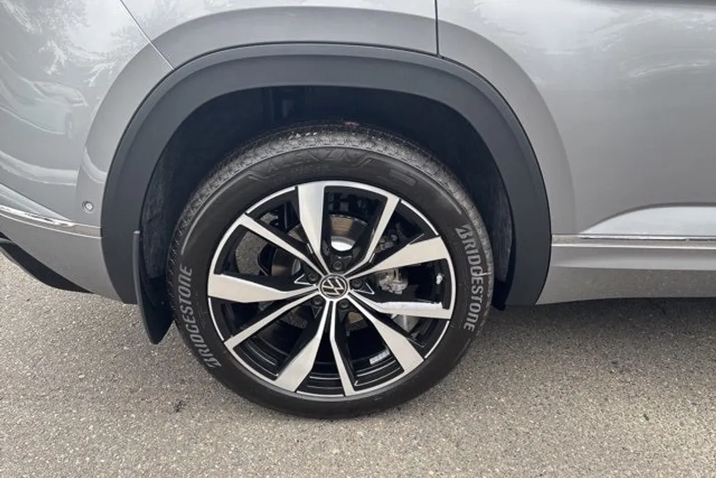 2026 Volkswagen Atlas Cross Sport SEL Premium R-Line photo 1