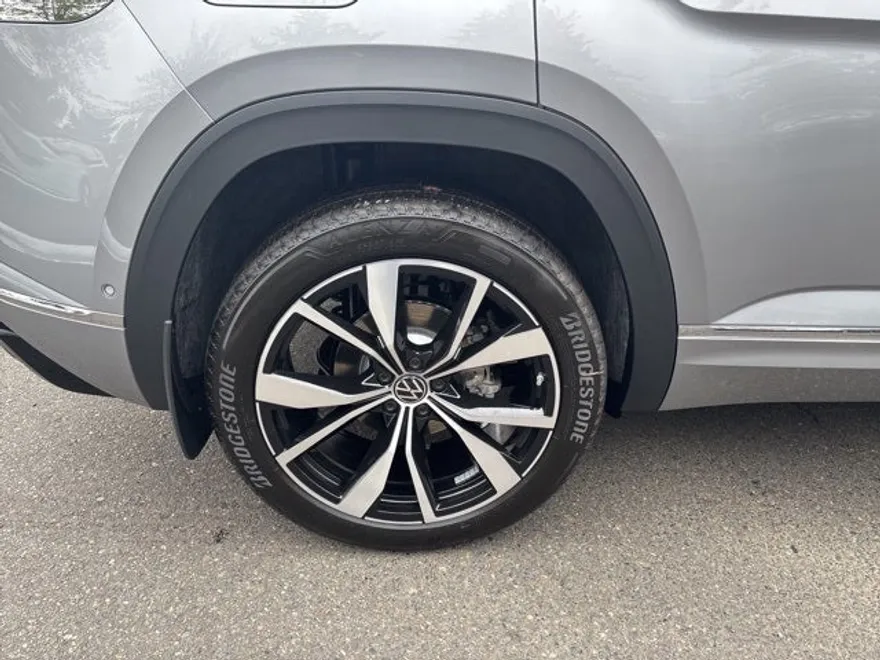 2026 Volkswagen Atlas Cross Sport SEL Premium R-Line photo 1