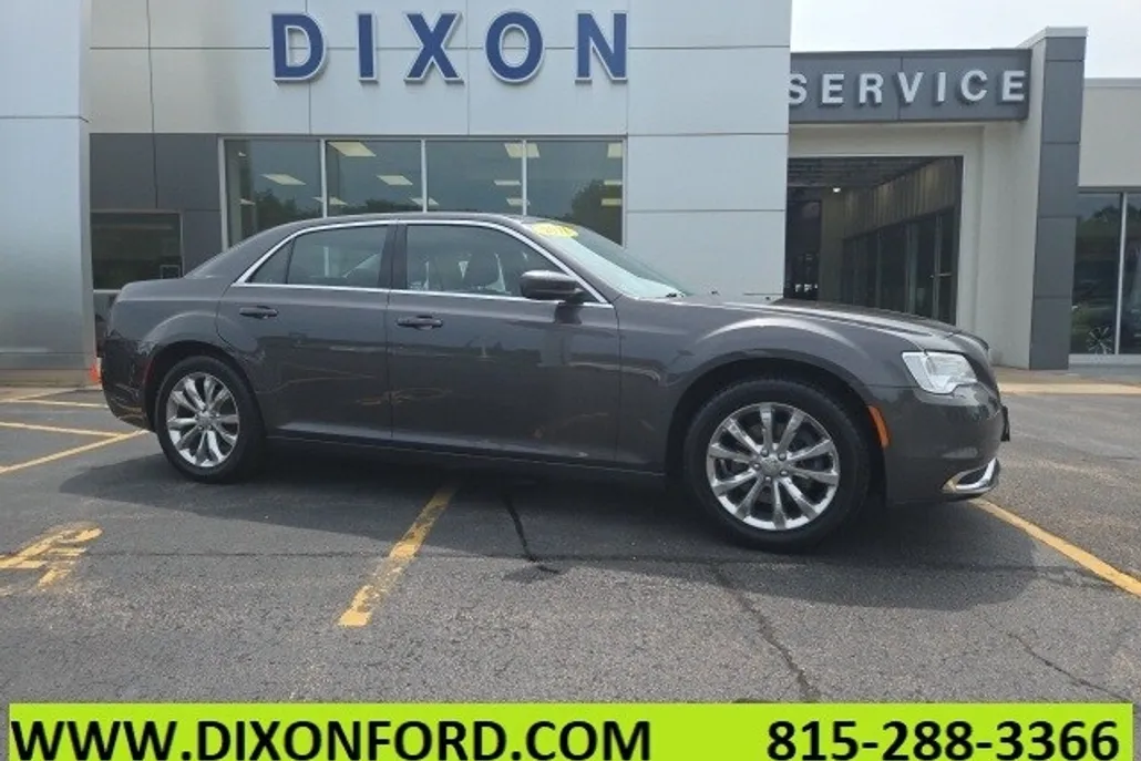 2021 Chrysler 300 Touring photo 1