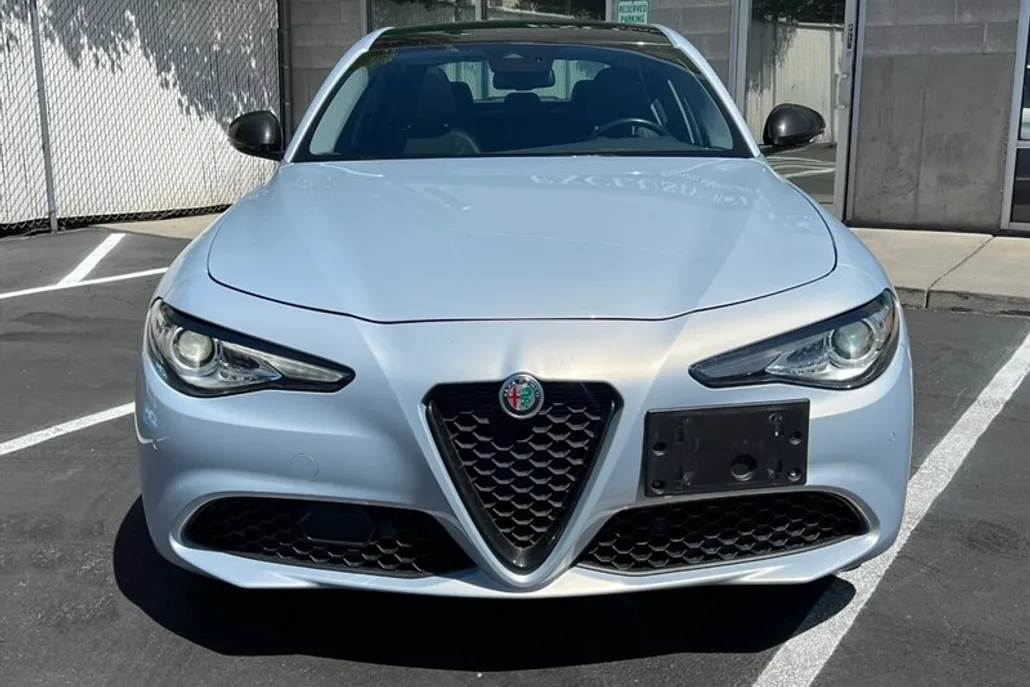 2021 Alfa Romeo Giulia Ti photo 1