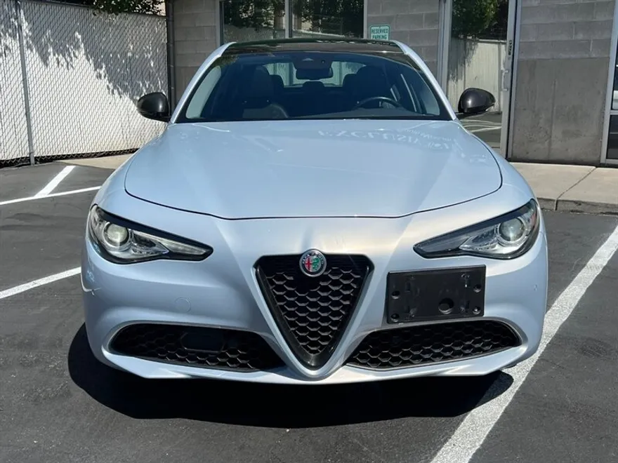 2021 Alfa Romeo Giulia Ti photo 1